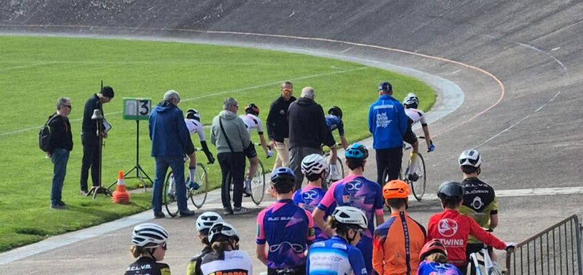 LES STAGES DÉCOUVERTES DE LA PISTE ET ENTRAINEMENT AU STADE DU LADHOF